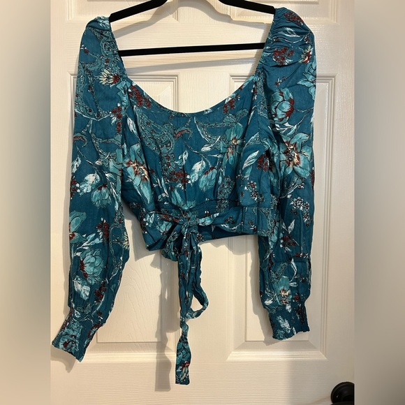 NWT BAND OF the free Sybille Size medium Teal Blue Floral Crossover Cropped Top - Picture 5 of 5
